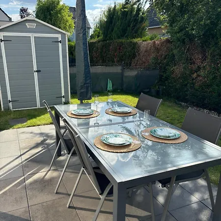 Maison Moderne Avec Jardin *